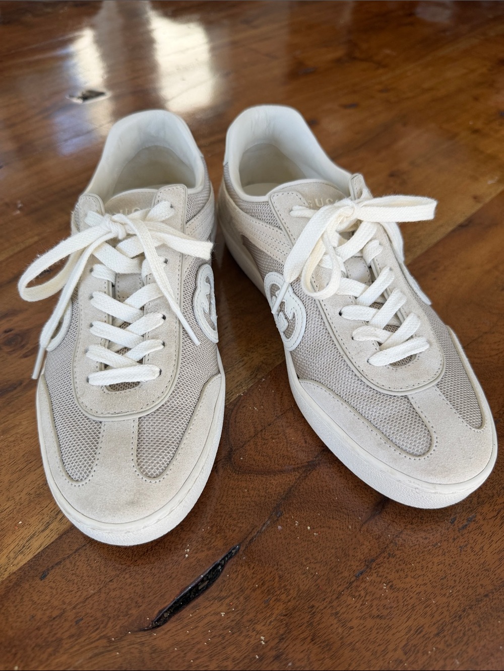 Gucci Off-White/Cream Low-Top Sneakers